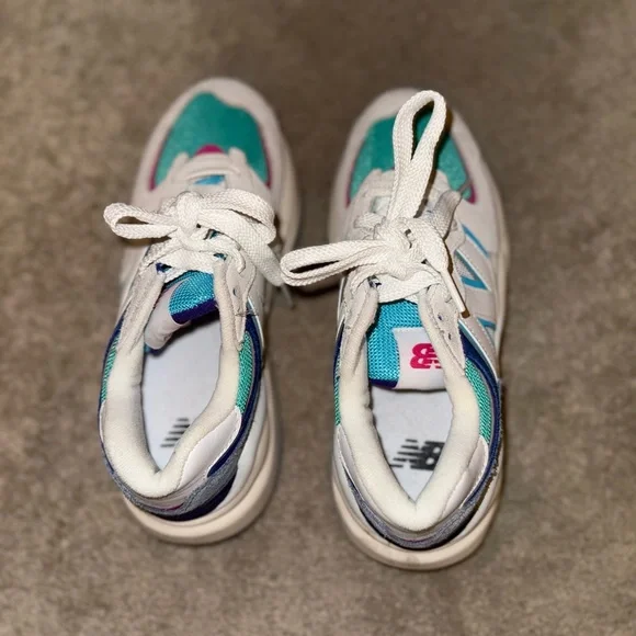 Women 57/40 New Balance Sneaker - Picture 9 of 13